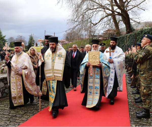 Μήνυμα πίστεως καὶ ἐλπίδος στὸν Ἀώο ποταμό τὴν ἡμέρα τῶν Θεοφανείων